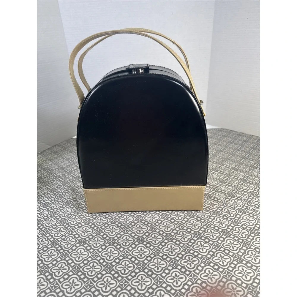 Vintage Beauty Makeup/Jewelry Hard Body Travel Case With Mirror. Snap Close.